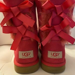 Hot pink Ugg boots size 7W 5Y
